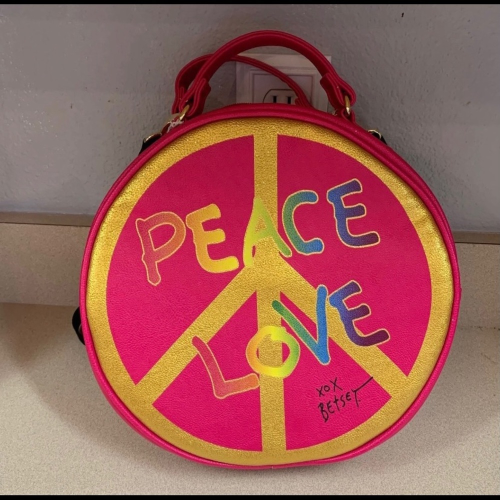 Betsey Johnson Insulated Lunch Tote PEACE LOVE round cross body strap